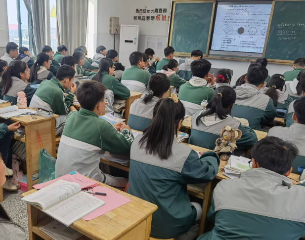 一直在探究打破傳統高考升學的單一途徑為學生提供更多元和面向未來