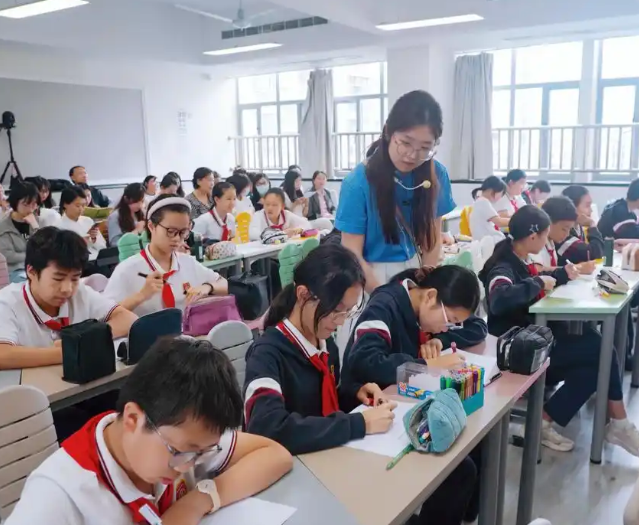 扎根于根底教育一線形成了從理念到途徑再到講堂載體的完好邏輯鏈